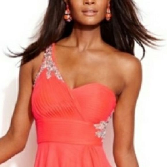 New  one shoulder embellished cut cut out🌻 - Picture 8 of 9